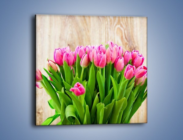 Obraz na płótnie – Różowe tulipany na drewnianym stole – jednoczęściowy kwadratowy K937