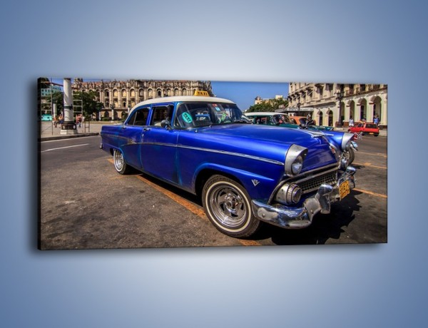 Obraz na płótnie – Klasyczna taksówka na kubańskiej ulicy – jednoczęściowy panoramiczny TM239