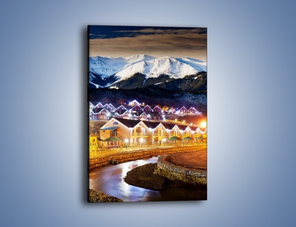 Obraz na płótnie – Oświetlone domki pod górami – jednoczęściowy prostokątny pionowy AM070