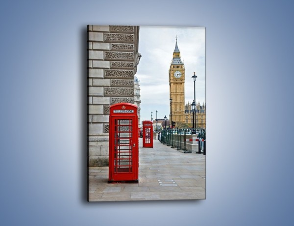 Obraz na płótnie – Czerwone budki telefoniczne na tle Big Bena – jednoczęściowy prostokątny pionowy AM161