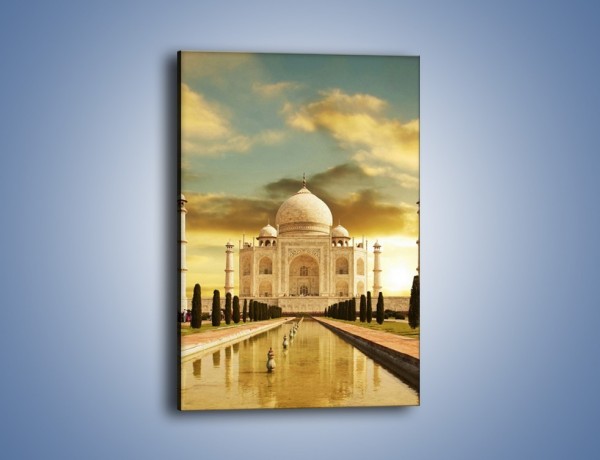 Obraz na płótnie – Tadź Mahal o zachodzie słońca – jednoczęściowy prostokątny pionowy AM285