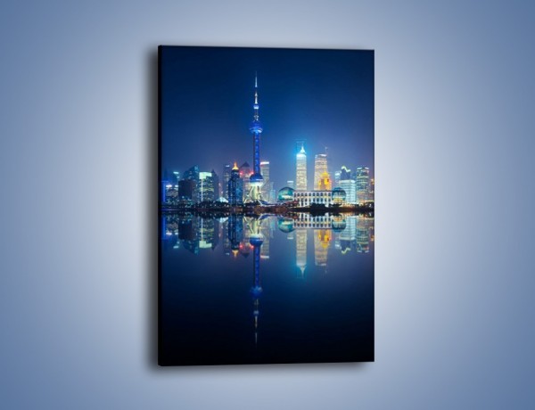Obraz na płótnie – Wieżowce Szanghaju w odbiciu wody – jednoczęściowy prostokątny pionowy AM461