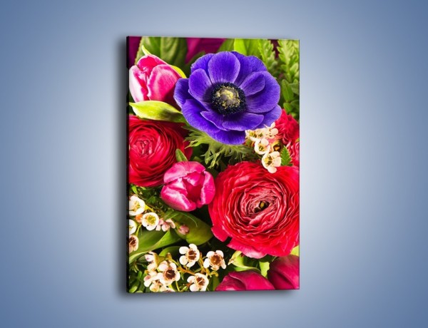 Obraz na płótnie – Wiązanka z kolorowych ogrodowych kwiatów – jednoczęściowy prostokątny pionowy K035