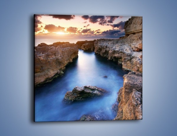 Obraz na płótnie – Zachód słońca nad morskimi skałami – jednoczęściowy kwadratowy KN399