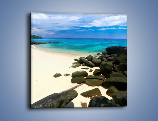 Obraz na płótnie – Czarne kamienie i biała plaża – jednoczęściowy kwadratowy KN527