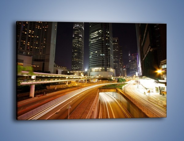 Obraz na płótnie – Miasto w nocnym ruchu ulicznym – jednoczęściowy prostokątny poziomy AM225