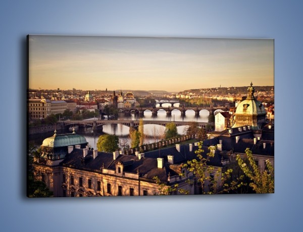Obraz na płótnie – Wschód słońca nad Pragą – jednoczęściowy prostokątny poziomy AM545