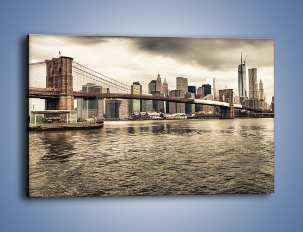 Obraz na płótnie – Most Brookliński w pochmurny dzień – jednoczęściowy prostokątny poziomy AM737