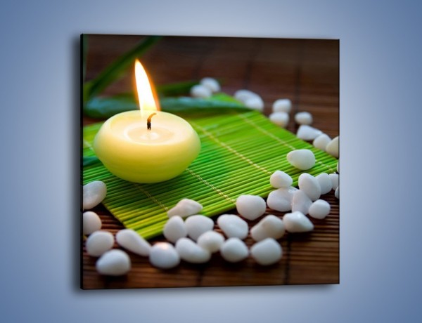Obraz na płótnie – Świeczka na bambusowej podkładce – jednoczęściowy kwadratowy O265