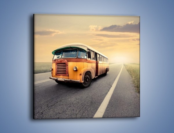 Obraz na płótnie – Stary żółty busik na drodze – jednoczęściowy kwadratowy TM037