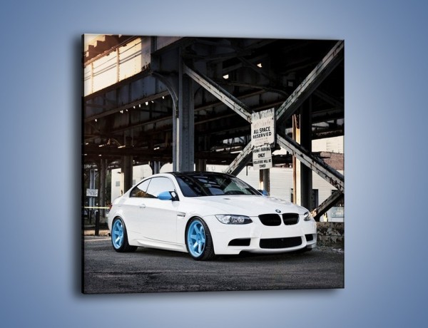 Obraz na płótnie – BMW E92 M3 Coupe pod starym mostem – jednoczęściowy kwadratowy TM088
