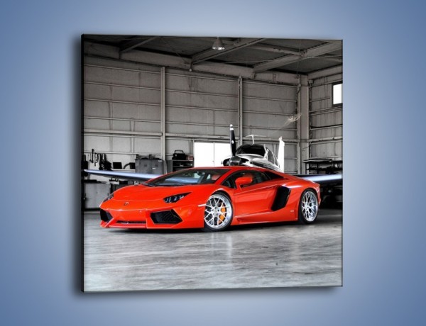 Obraz na płótnie – Lamborghini Aventador w hangarze – jednoczęściowy kwadratowy TM191