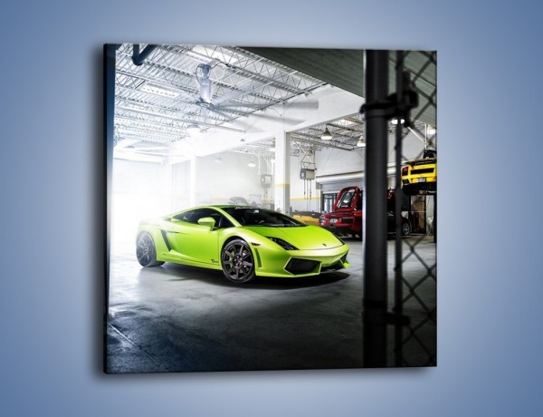 Obraz na płótnie – Limonkowe Lamborghini Gallardo w garażu – jednoczęściowy kwadratowy TM206