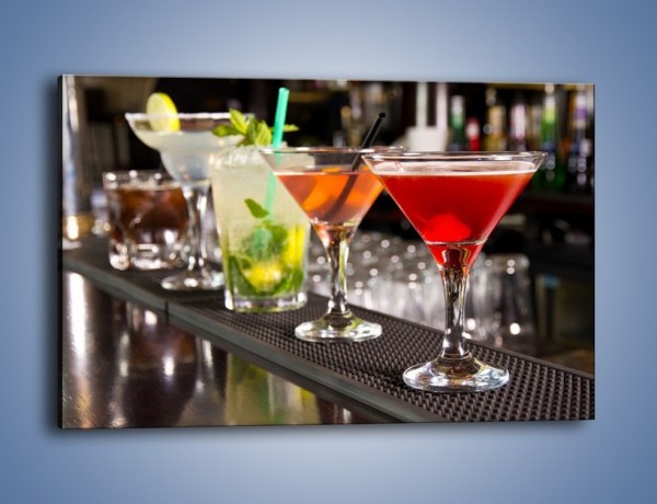 Obraz na płótnie – Drinki na barze – jednoczęściowy prostokątny poziomy JN432