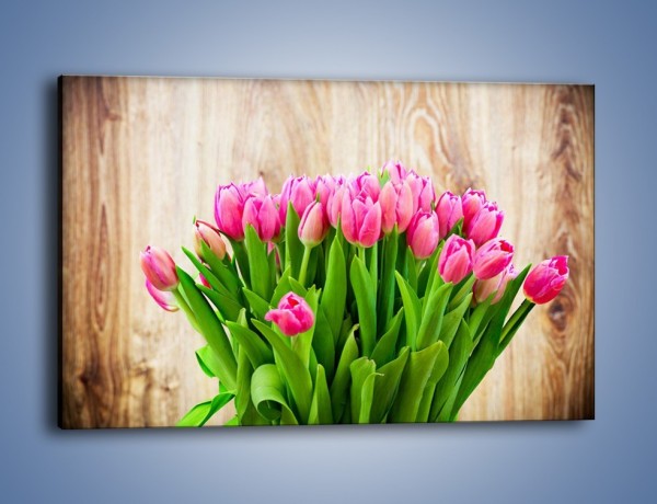 Obraz na płótnie – Różowe tulipany na drewnianym stole – jednoczęściowy prostokątny poziomy K937