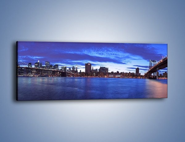 Obraz na płótnie – Nowojorskie mosty wczesnym wieczorem – jednoczęściowy panoramiczny AM100