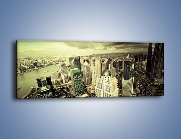 Obraz na płótnie – Ciemne chmury nad miastem – jednoczęściowy panoramiczny AM130