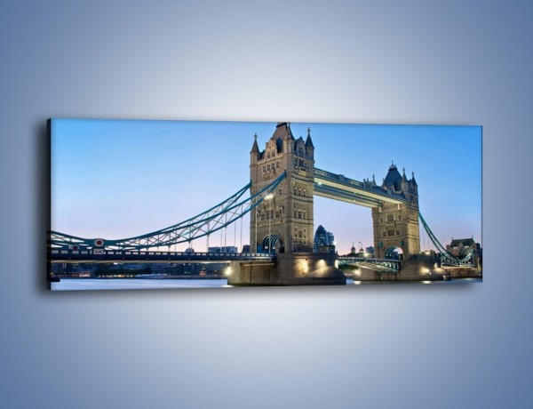 Obraz na płótnie – Tower Bridge o poranku – jednoczęściowy panoramiczny AM143