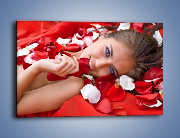 Obraz na płótnie – Relaks w płatkach róż – jednoczęściowy prostokątny poziomy L022