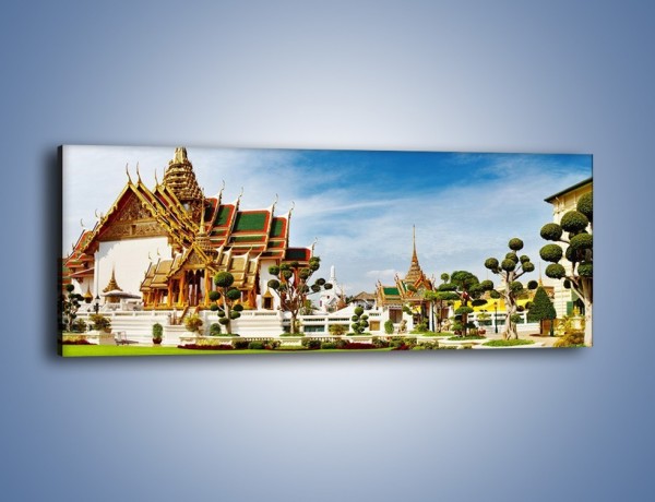Obraz na płótnie – Tajska architektura pod błękitnym niebem – jednoczęściowy panoramiczny AM197