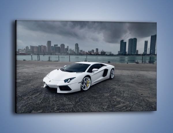 Obraz na płótnie – Lamborghini Aventador na tle miasta – jednoczęściowy prostokątny poziomy TM197