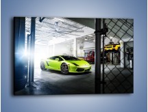 Obraz na płótnie – Limonkowe Lamborghini Gallardo w garażu – jednoczęściowy prostokątny poziomy TM206