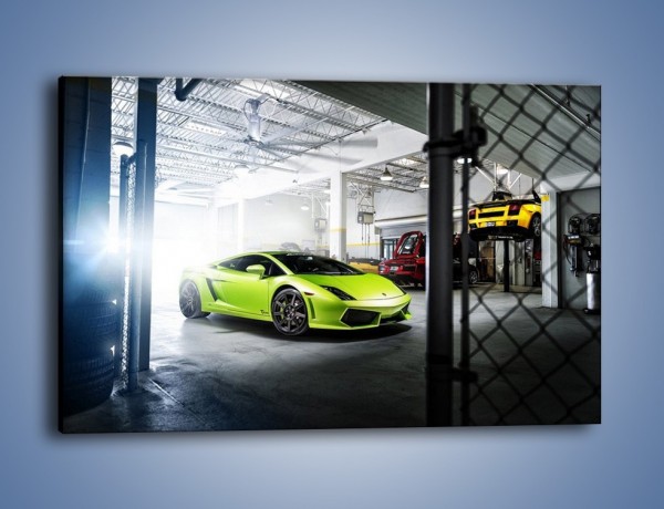 Obraz na płótnie – Limonkowe Lamborghini Gallardo w garażu – jednoczęściowy prostokątny poziomy TM206
