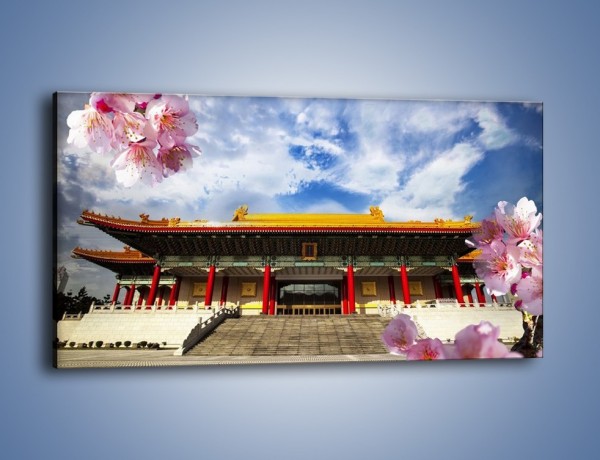 Obraz na płótnie – Azjatycka architektura z kwiatami – jednoczęściowy panoramiczny AM298