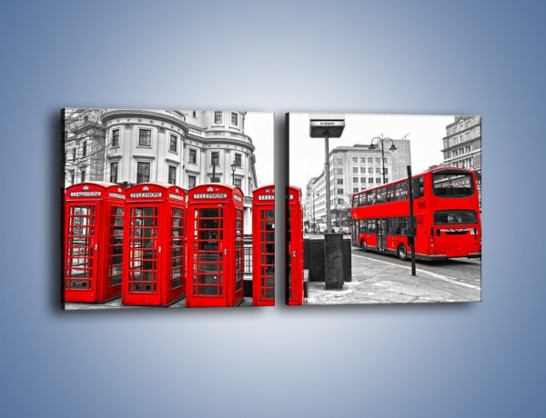 Obraz na płótnie – Czerwony autobus i budki telefoniczne – dwuczęściowy kwadratowy poziomy AM397