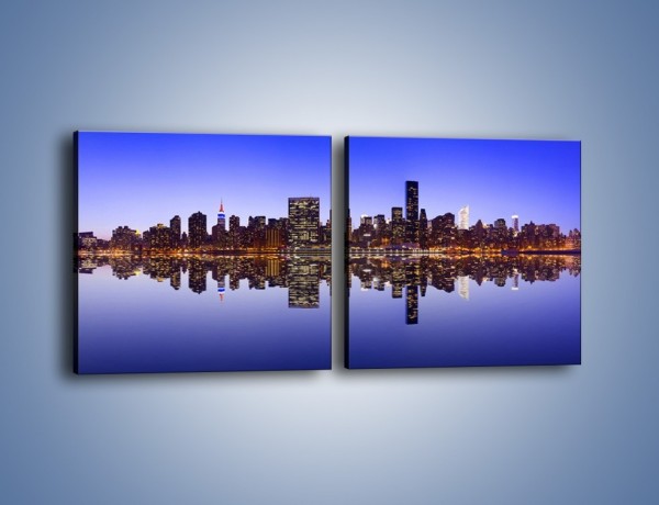 Obraz na płótnie – Panorama Manhattanu w odbiciu wody – dwuczęściowy kwadratowy poziomy AM798