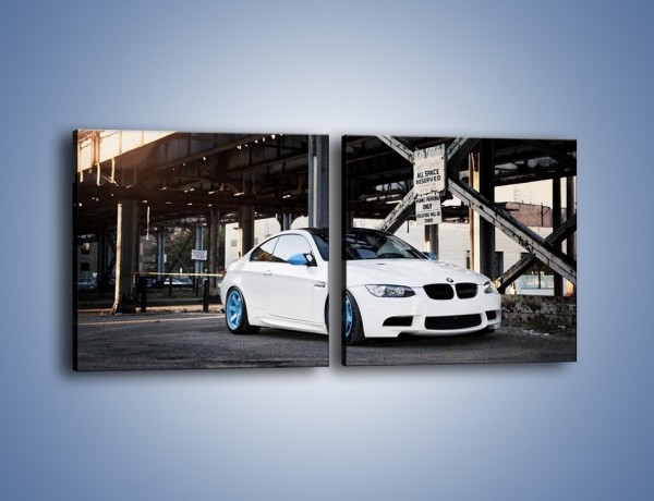 Obraz na płótnie – BMW E92 M3 Coupe pod starym mostem – dwuczęściowy kwadratowy poziomy TM088