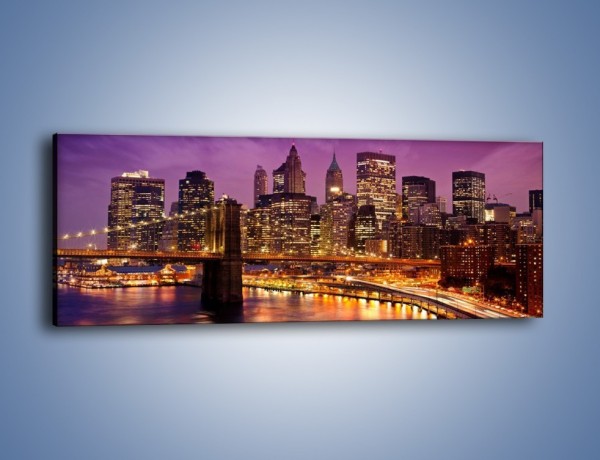 Obraz na płótnie – Nowy York pod fioletowym niebem – jednoczęściowy panoramiczny AM434
