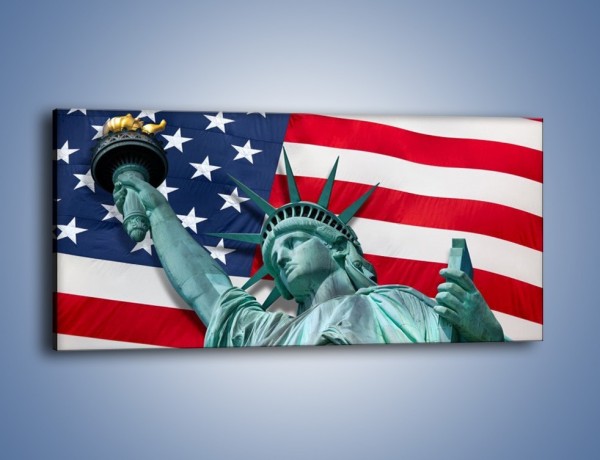 Obraz na płótnie – Statua Wolności na tle flagi USA – jednoczęściowy panoramiczny AM435