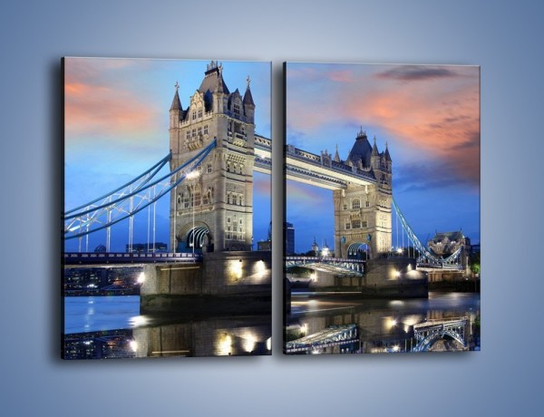 Obraz na płótnie – Tower Bridge w odbiciu wody – dwuczęściowy prostokątny pionowy AM083
