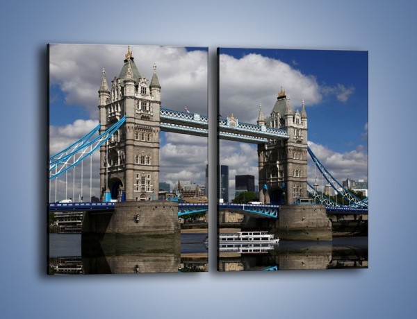 Obraz na płótnie – Tower Bridge w lustrzanym odbiciu wody – dwuczęściowy prostokątny pionowy AM084
