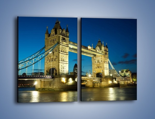 Obraz na płótnie – Tower Bridge wieczorową porą – dwuczęściowy prostokątny pionowy AM159