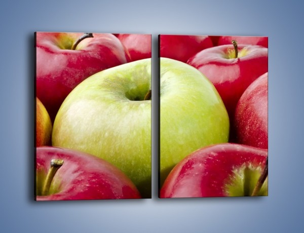 Obraz na płótnie – Zielone wśród czerwonych jabłek – dwuczęściowy prostokątny pionowy JN155
