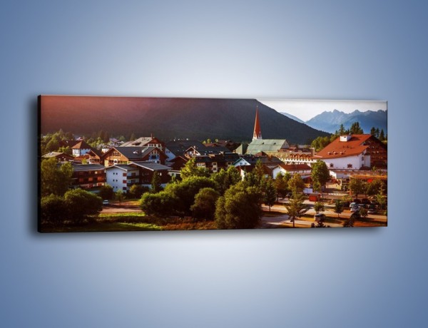 Obraz na płótnie – Austryjackie miasteczko u podnóży gór – jednoczęściowy panoramiczny AM496
