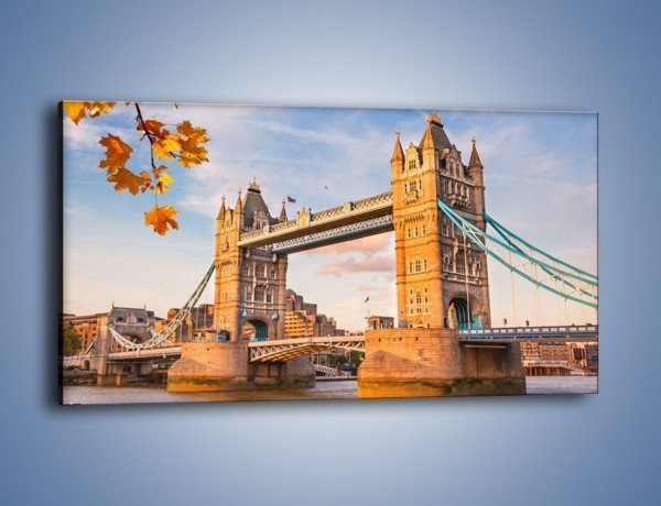 Obraz na płótnie – Tower Bridge jesienną porą – jednoczęściowy panoramiczny AM511