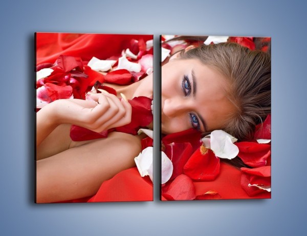 Obraz na płótnie – Relaks w płatkach róż – dwuczęściowy prostokątny pionowy L022