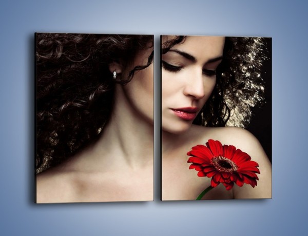 Obraz na płótnie – Piękno w kwiecie i kobiecie – dwuczęściowy prostokątny pionowy L304