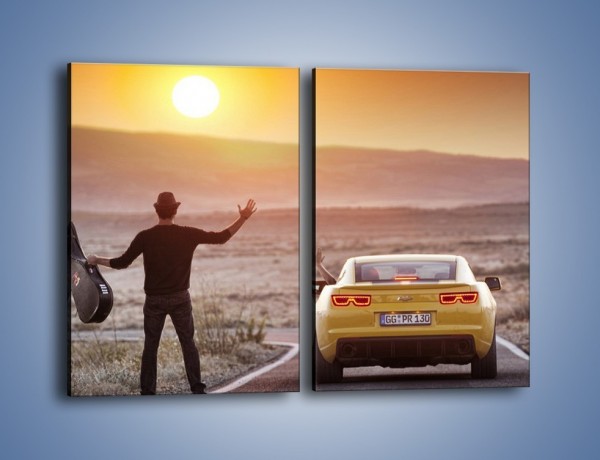Obraz na płótnie – Chevrolet Camaro na pustynnej drodze – dwuczęściowy prostokątny pionowy TM080