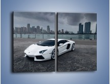 Obraz na płótnie – Lamborghini Aventador na tle miasta – dwuczęściowy prostokątny pionowy TM197