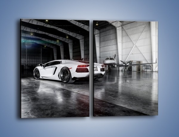 Obraz na płótnie – Lamborghini Aventador i samolot w tle – dwuczęściowy prostokątny pionowy TM204