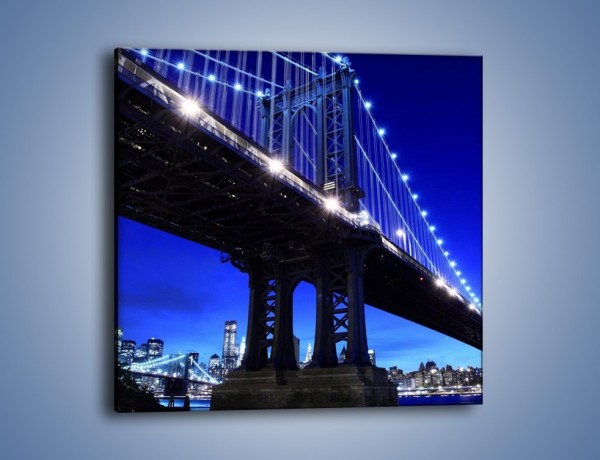 Obraz na płótnie – Oświetlony most wieczorem – jednoczęściowy kwadratowy AM003