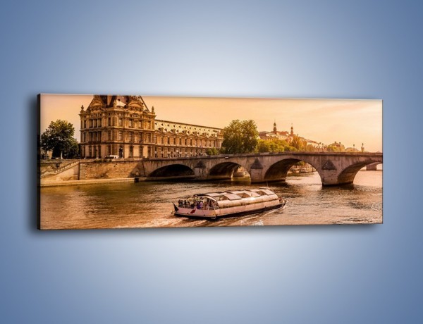 Obraz na płótnie – Paryski Luwr – jednoczęściowy panoramiczny AM735