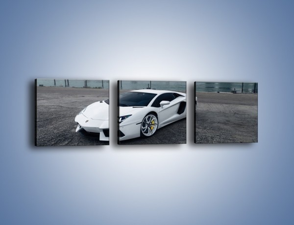 Obraz na płótnie – Lamborghini Aventador na tle miasta – trzyczęściowy TM197W1