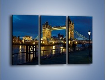 Obraz na płótnie – Tower Bridge w świetle nocnych lamp – trzyczęściowy AM210W2