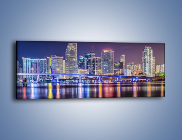 Obraz na płótnie – Światla Miami w odbiciu wód Biscayne Bay – jednoczęściowy panoramiczny AM813