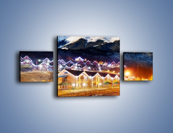 Obraz na płótnie – Oświetlone domki pod górami – trzyczęściowy AM070W4